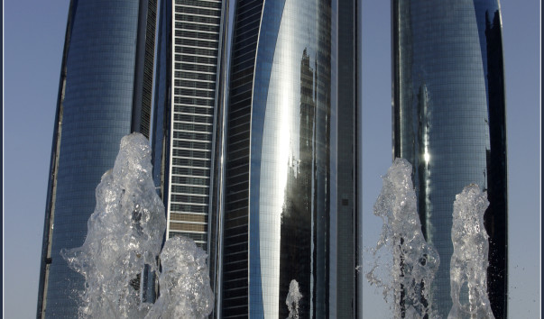 Абу Даби. Фонтаны отеля Emirates Palace.