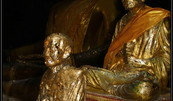 В пещере Khao Lang.
