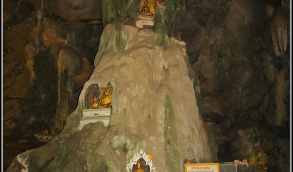 В пещерном храме Кхао Луанг.