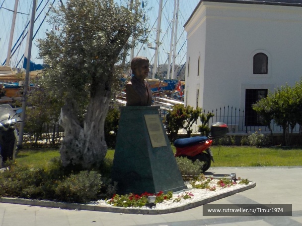photo 1603940