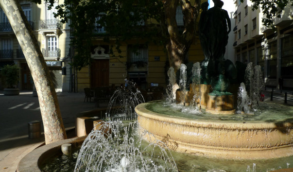 фонтан на  plaza Toros