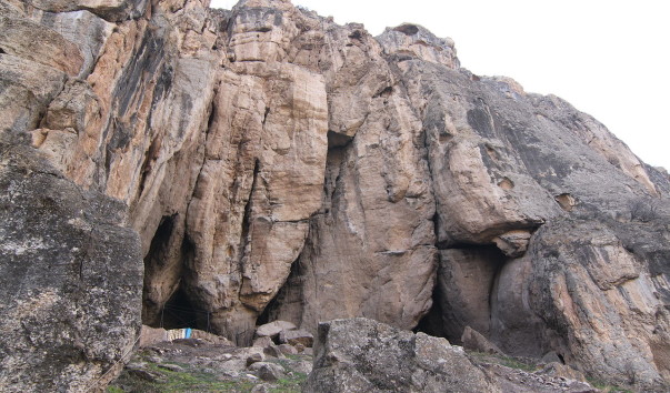 1280px-Areni-1_cave_entrance