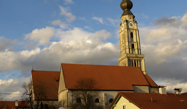 Stadtpfarrkirche_St._Stephan_-_Braunau_am_Inn_-_Panorama