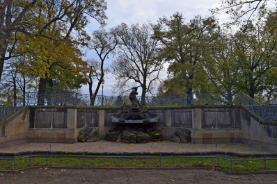 photo 1572810
