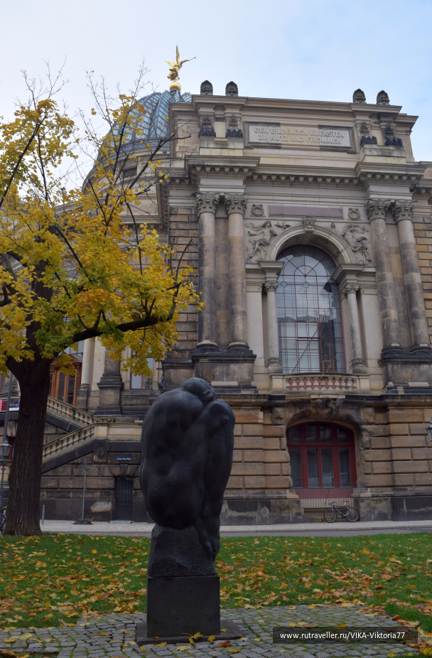 photo 1572813