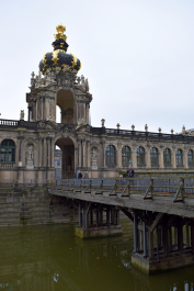 photo 1578686