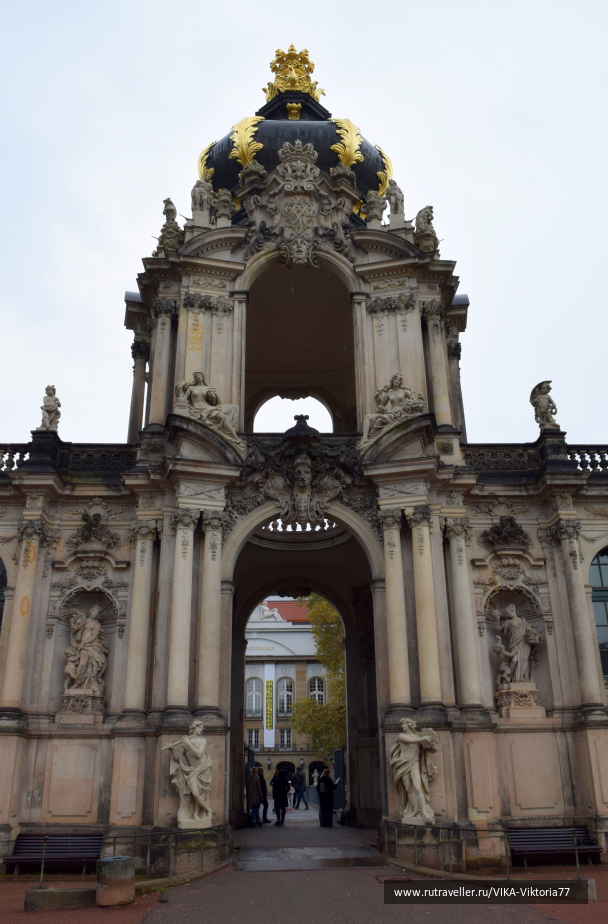 photo 1578687