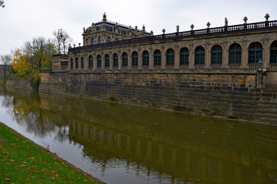 photo 1578691