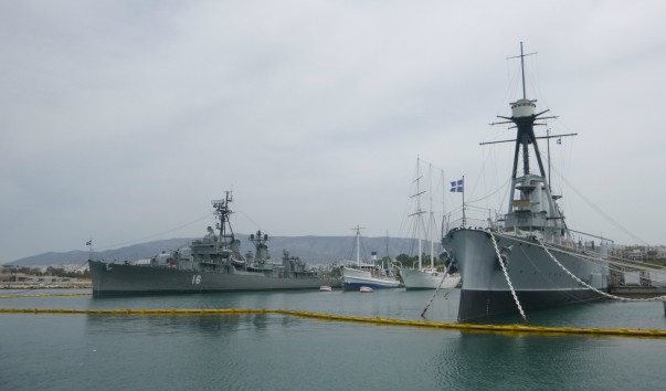 2013.05.07 15.01 БрКр Аверов и ЭМ Велос за заграждением