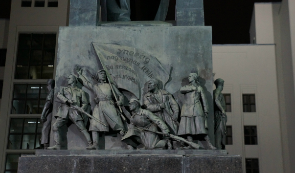 Памятник Ленину(фрагмент)