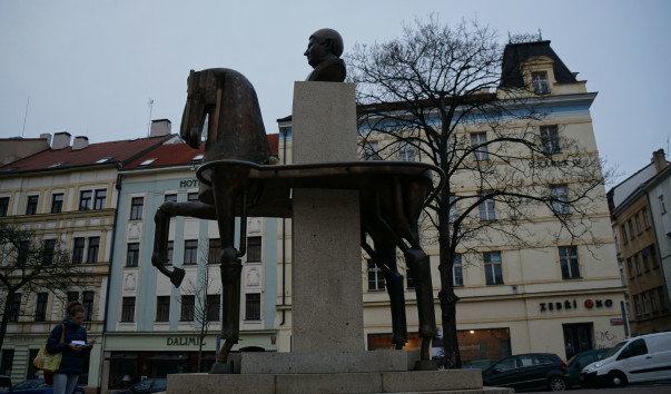 Памятник Ярославу Гашеку.