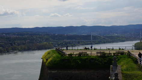 photo 1581272