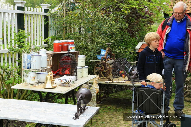 photo 1368972