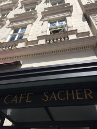 photo 1532475
