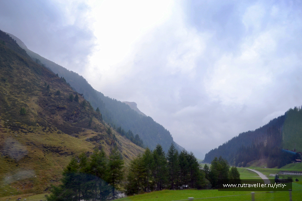photo 1518896