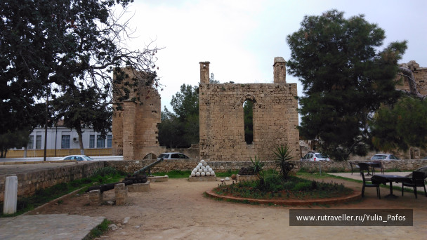 photo 1438303